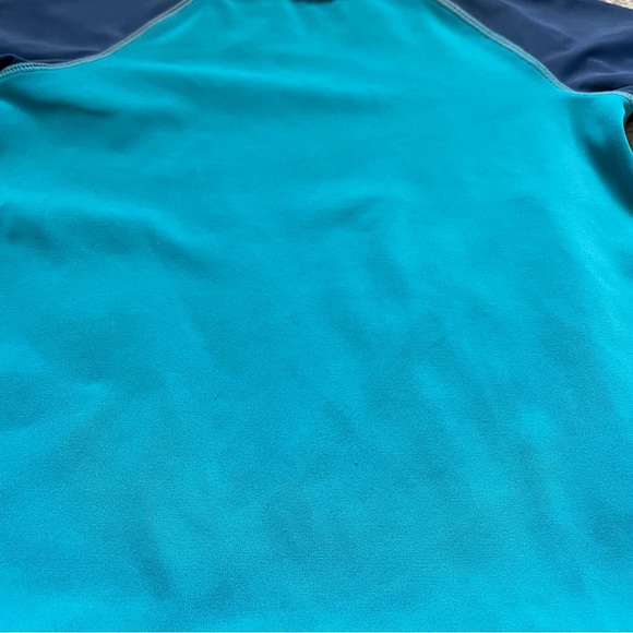 Old Navy Short Sleeve Rashguard 2T - Picture 3 of 5